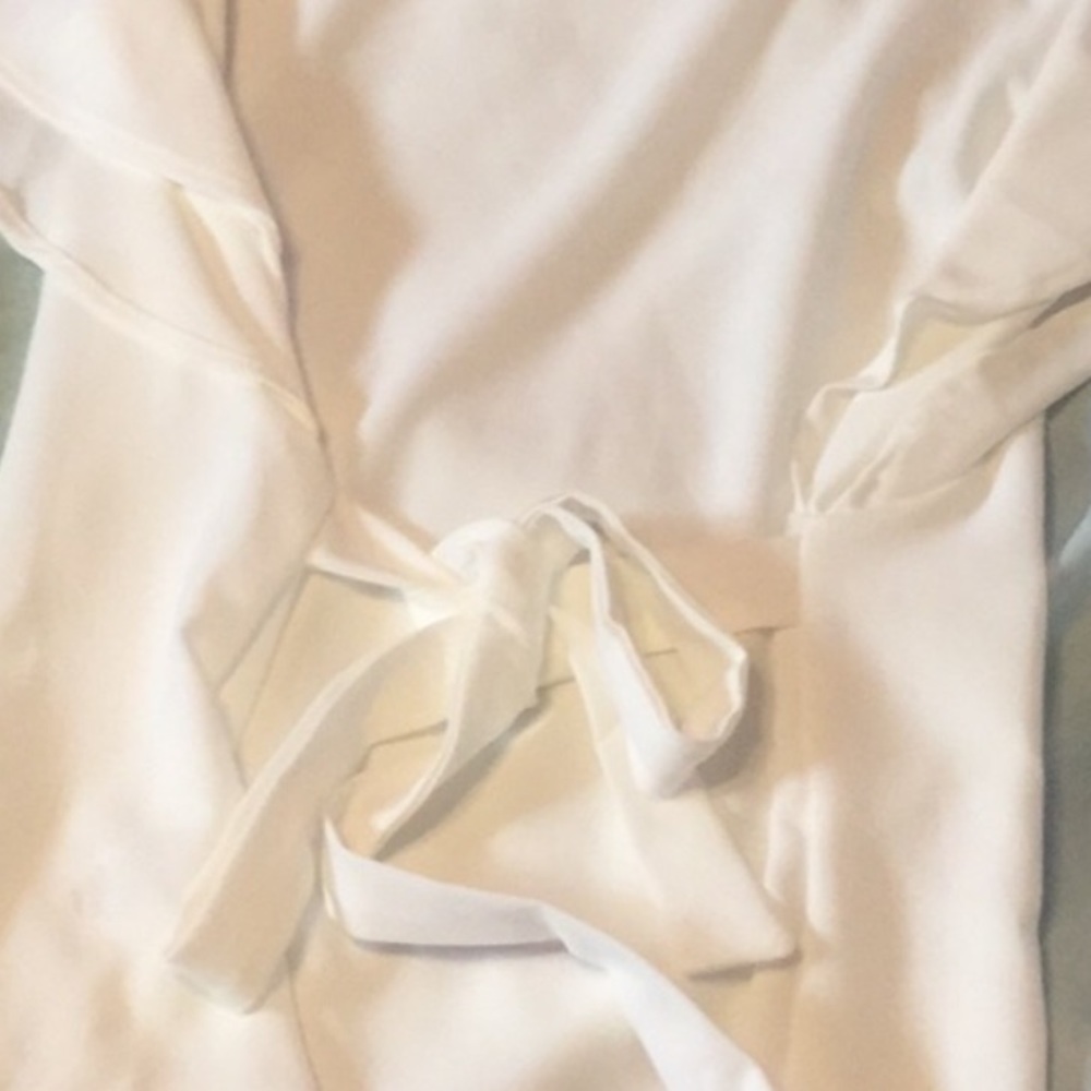 ❌DONATED❌White Fluttering Short Sleeve Waist Tie Top - Picture 8 of 10